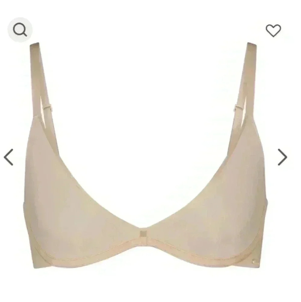 Skims Weightless Scoop Bra